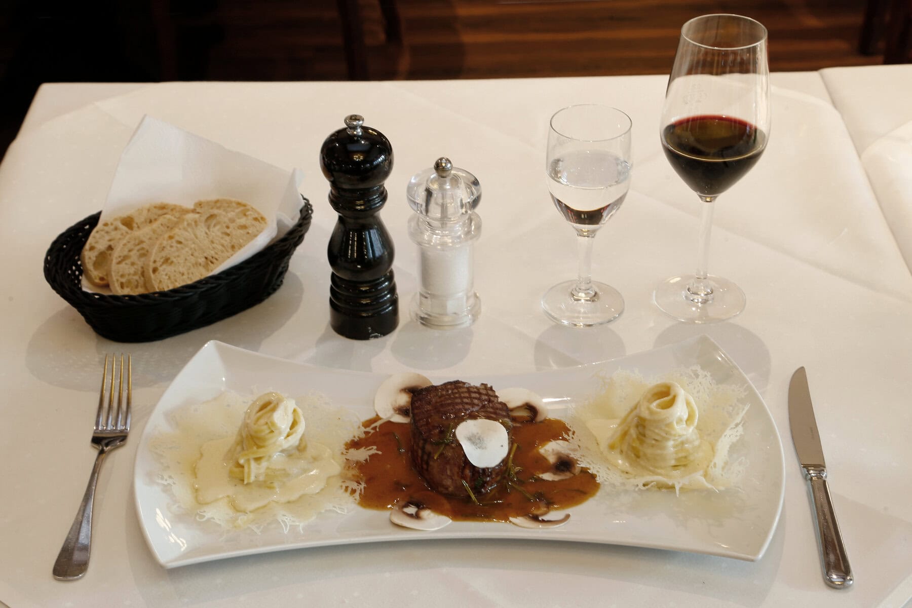 Hausgemachte Trüffel-Pasta im Ristorante La Cantina Rosso in Berlin-Wilmersdorf