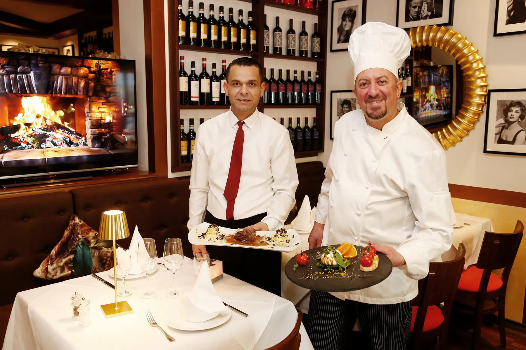 Koch serviert Vorspeise direkt am Tisch im La Cantina Rosso